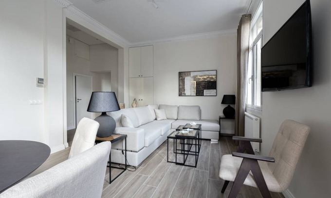 Plaka Apartment | 110 m² Apartment ∙ 2 bedrooms ∙ 5 guests