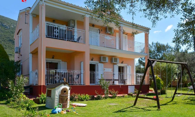 Agios Matthaios Apartment | 110 m² Apartment ∙ 3 bedrooms ∙ 7 guests