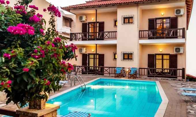 Roussospiti House | 110 m² House ∙ 3 bedrooms ∙ 12 guests