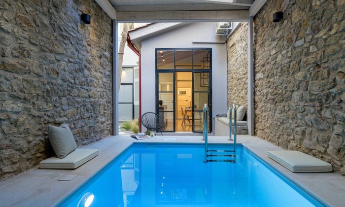 Plaka Apartment | 120 m² Apartment ∙ 2 bedrooms ∙ 6 guests
