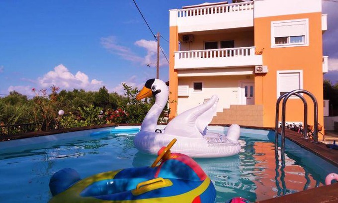 Maleme Resort | 120 m² Resort ∙ 3 bedrooms ∙ 10 guests