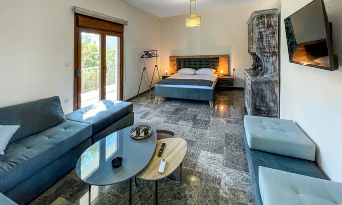 Elia Nikitis Apartment | 130 m² Apartment ∙ 4 bedrooms ∙ 10 guests