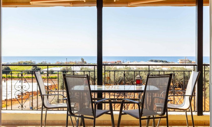 Agrilos House | 130 m² House ∙ 5 bedrooms ∙ 11 guests
