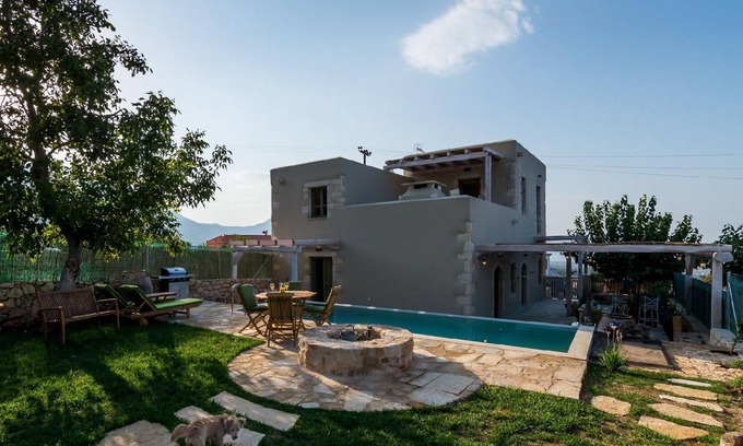 Kastellos House | 140 m² House ∙ 3 bedrooms ∙ 8 guests