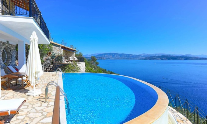 Katavolos Villa | 140 m² Villa ∙ 3 bedrooms ∙ 7 guests