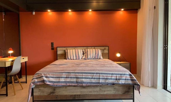 Zografos Resort | 150 m² Private room ∙ 1 bedroom ∙ 1 guest