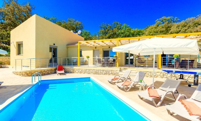 Monopari Villa | 150 m² Villa ∙ 4 bedrooms ∙ 9 guests