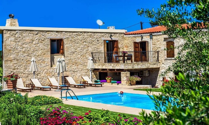 Margarites House | 156 m² House ∙ 6 bedrooms ∙ 12 guests