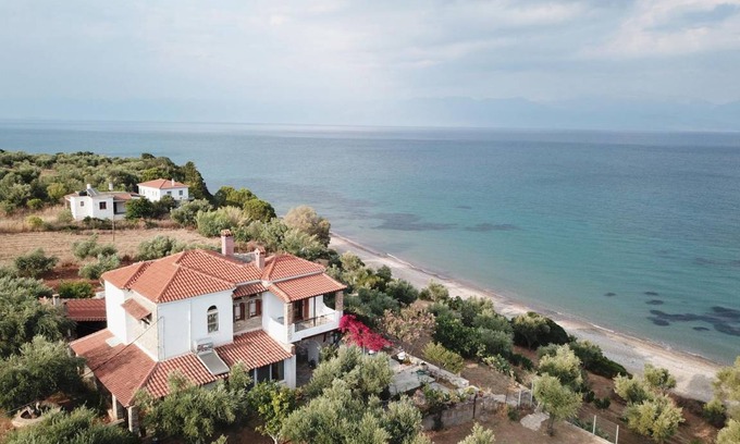 Aipeia House | 160 m² House ∙ 3 bedrooms ∙ 6 guests