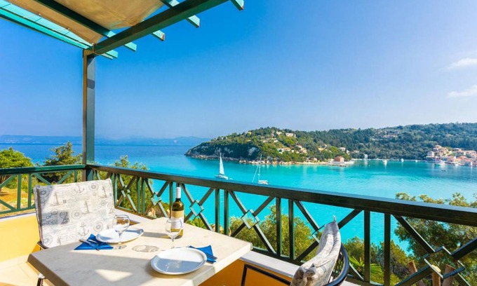 Lakka Villa | 160 m² Villa ∙ 3 bedrooms ∙ 6 guests