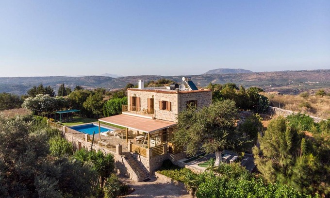 Embrosneros Villa | 160 m² Villa ∙ 4 bedrooms ∙ 8 guests