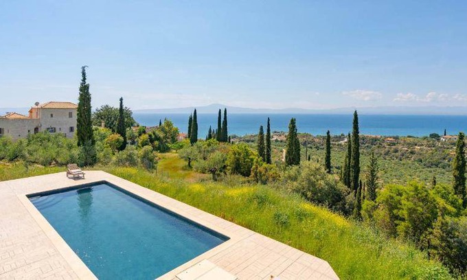Kalamata Villa | 176 m² Villa ∙ 3 bedrooms ∙ 6 guests