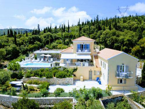 Fiskardo Villa | 180 m² Villa ∙ 4 bedrooms ∙ 8 guests