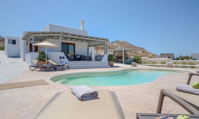 Naxos Villa | 185 m² Villa ∙ 4 bedrooms ∙ 8 guests