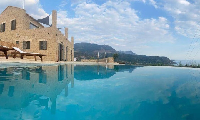 Lefktron Villa | 194 m² Villa ∙ 3 bedrooms ∙ 8 guests