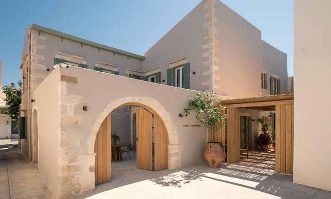 Adele House | 200 m² House ∙ 4 bedrooms ∙ 12 guests