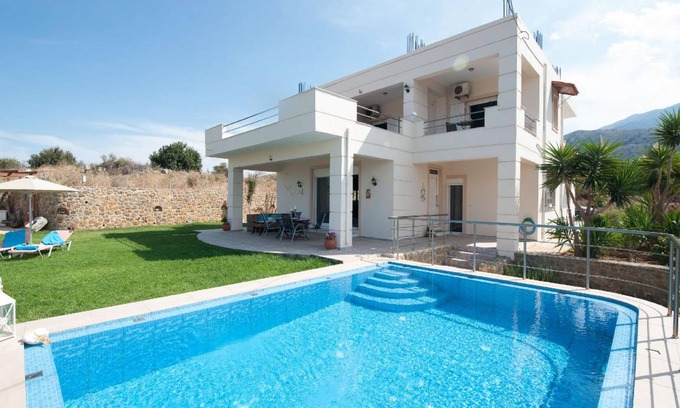 Mathes House | 200 m² House ∙ 4 bedrooms ∙ 10 guests