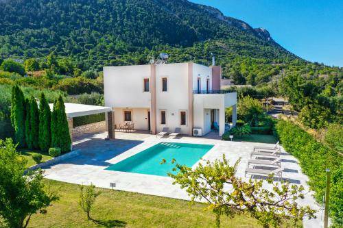 Salakos Villa | 200 m² Villa ∙ 3 bedrooms ∙ 6 guests