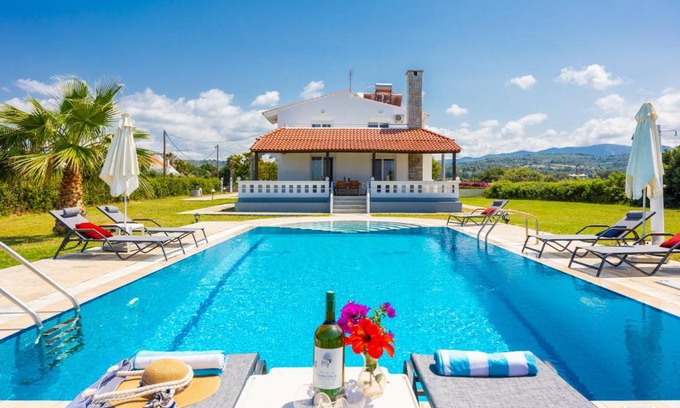 Kamiros Villa | 210 m² Villa ∙ 4 bedrooms ∙ 8 guests