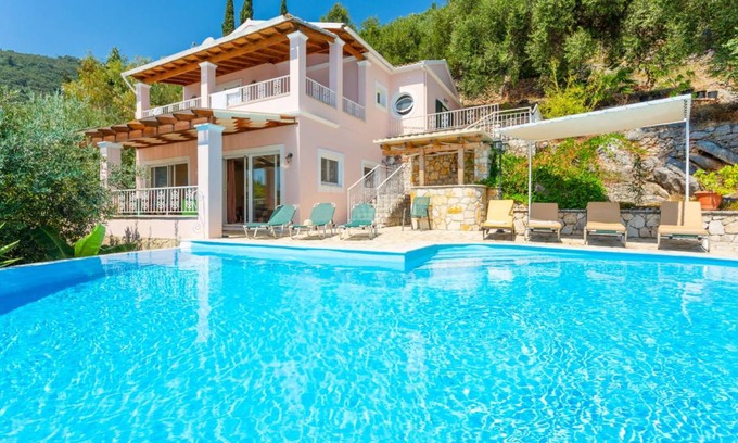 Katavolos Villa | 215 m² Villa ∙ 3 bedrooms ∙ 7 guests