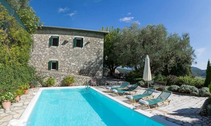 Drimonas House | 220 m² House ∙ 3 bedrooms ∙ 6 guests