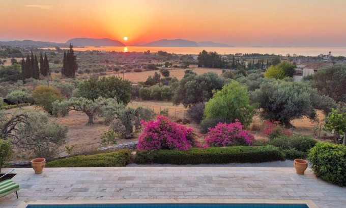 Kilada House | 220 m² House ∙ 5 bedrooms ∙ 11 guests