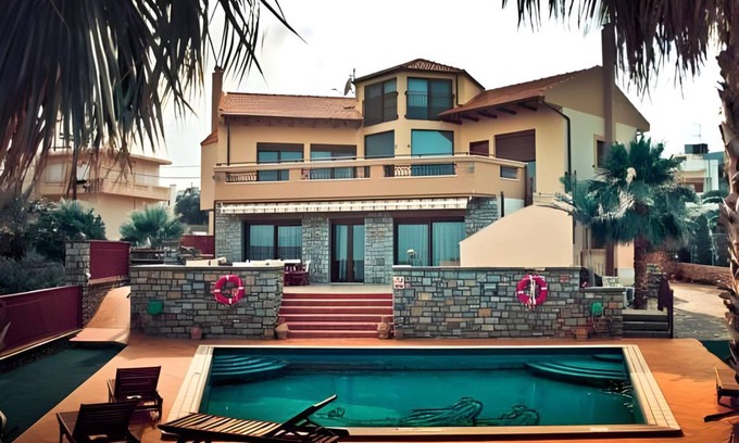 Katsikia Resort | 230 m² Resort ∙ 4 bedrooms ∙ 8 guests