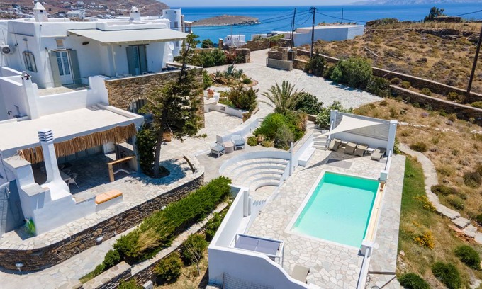 Agios Sostis Villa | 235 m² Villa ∙ 5 bedrooms ∙ 18 guests