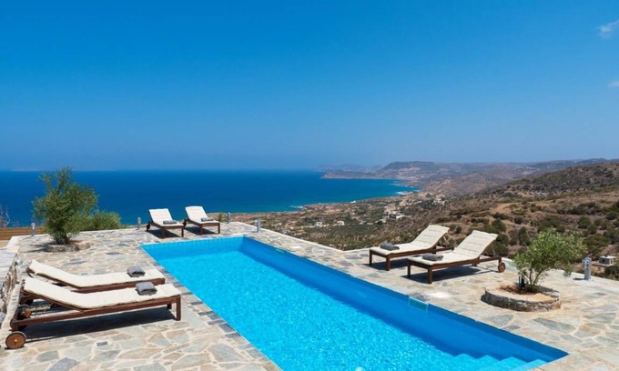 Sitia Villa | 250 m² Villa ∙ 3 bedrooms ∙ 6 guests