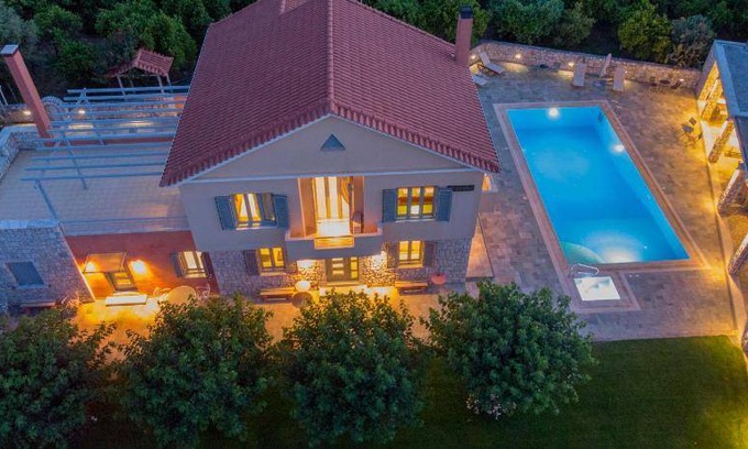 Tripi Villa | 250 m² Villa ∙ 4 bedrooms ∙ 10 guests