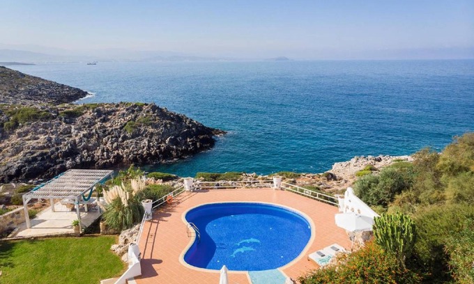 Stavros House | 270 m² House ∙ 7 bedrooms ∙ 14 guests