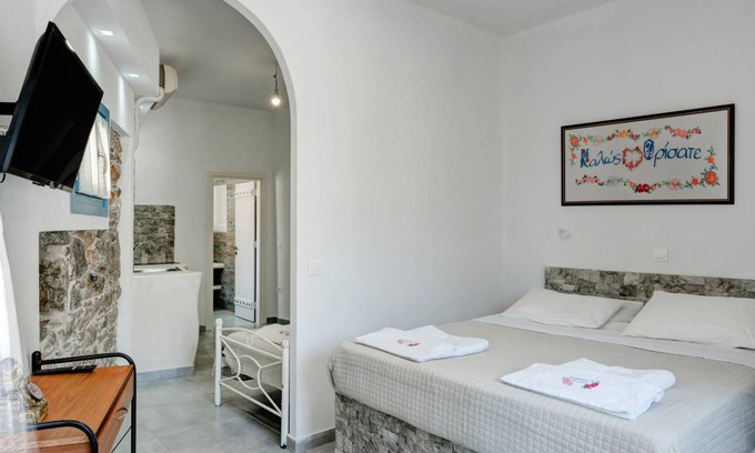 Amorgos Town Apartment | 30 m² Apartment ∙ 2 bedrooms ∙ 3 guests