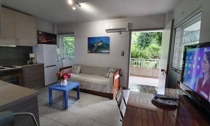Vouliagmeni Apartment | 30 m² Apartment ∙ 1 bedroom ∙ 4 guests