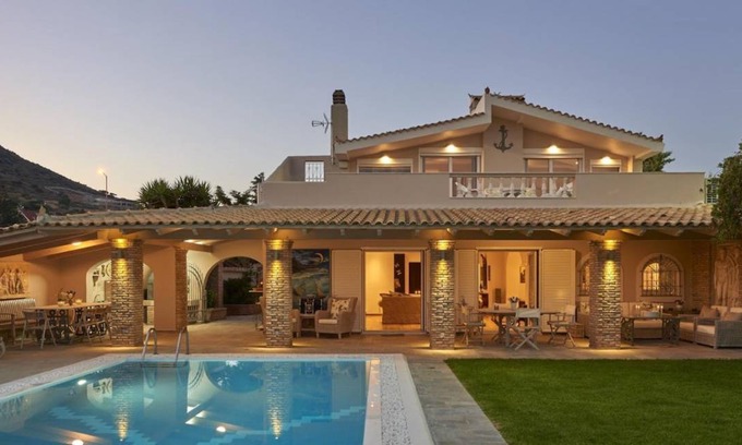 Saronikos Villa | 300 m² Villa ∙ 4 bedrooms ∙ 8 guests