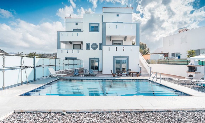 South Rhodes Villa | 300 m² Villa ∙ 5 bedrooms ∙ 10 guests