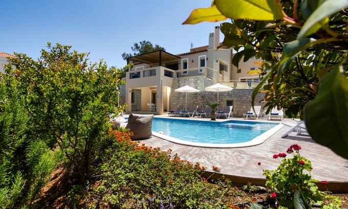Roussospiti Villa | 300 m² Villa ∙ 5 bedrooms ∙ 13 guests