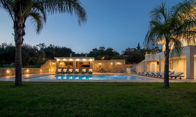 Souda Villa | 300 m² Villa ∙ 7 bedrooms ∙ 16 guests