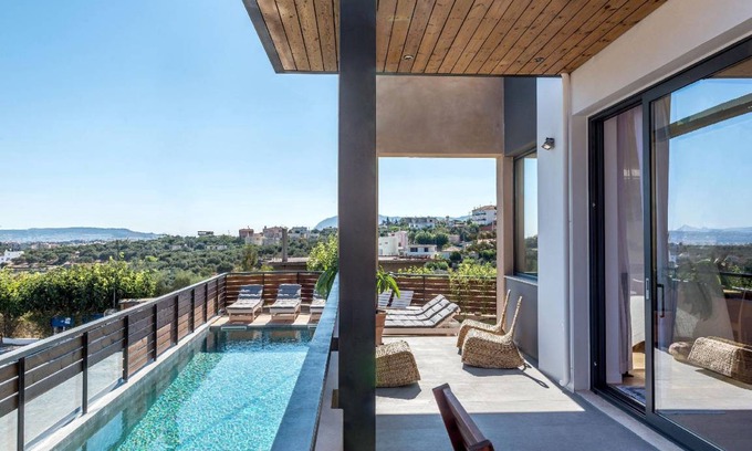Galatas House | 305 m² House ∙ 5 bedrooms ∙ 11 guests