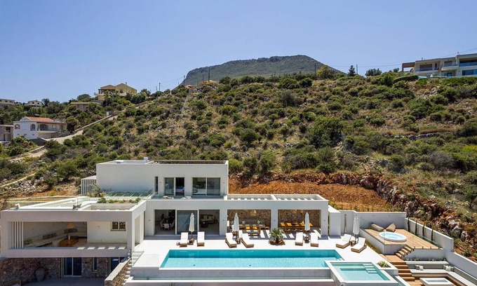 Apokoronas House | 350 m² Farmhouse ∙ 5 bedrooms ∙ 10 guests