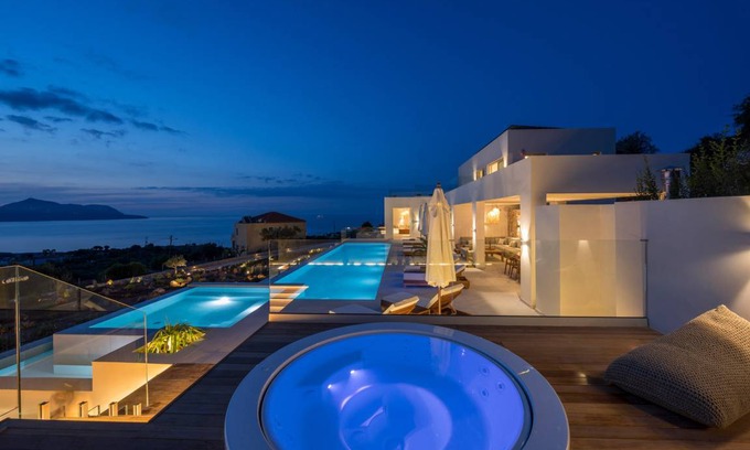 Kokkinon Khorion Villa | 350 m² Villa ∙ 5 bedrooms ∙ 10 guests