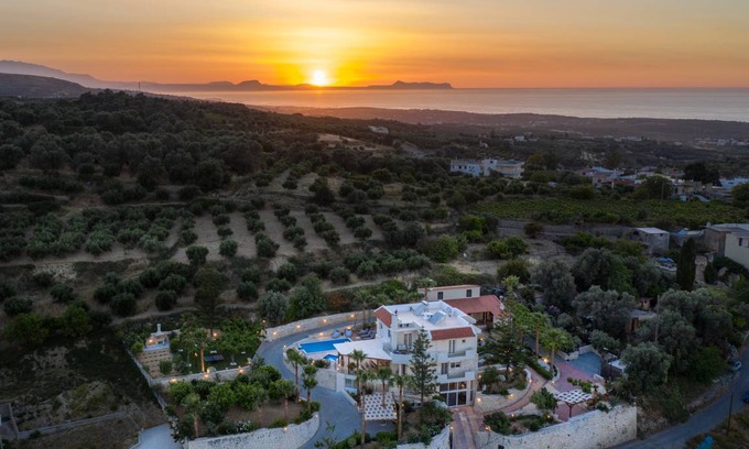 Kirianna Villa | 380 m² Villa ∙ 6 bedrooms ∙ 12 guests
