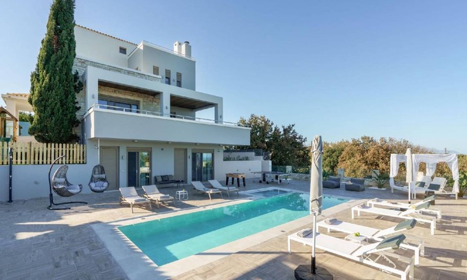 Tria Monastiria House | 390 m² House ∙ 7 bedrooms ∙ 16 guests