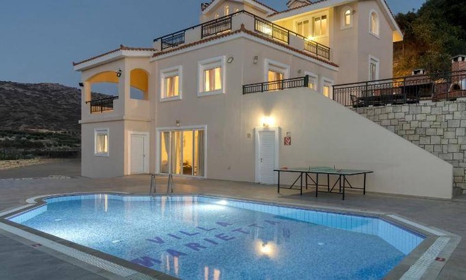 Skotino Villa | 400 m² Villa ∙ 4 bedrooms ∙ 8 guests