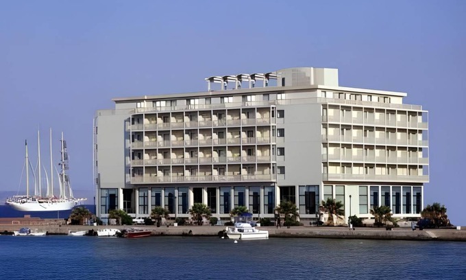 Chios Town Hotel | 45 m² Hotel ∙ 8 guests