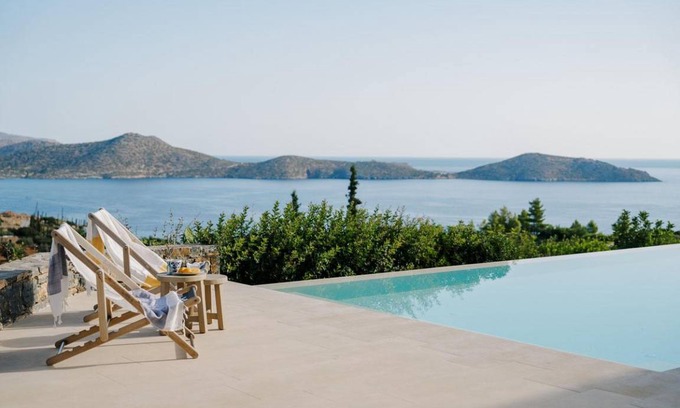 Agios Nikolaos House | 456 m² Farmhouse ∙ 8 bedrooms ∙ 16 guests