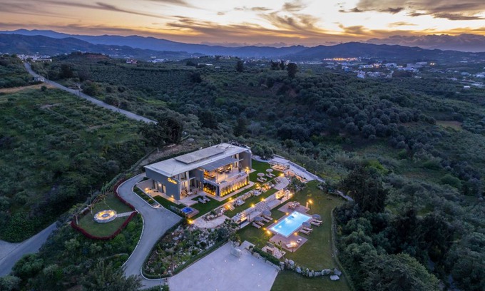 Agia Villa | 500 m² Villa ∙ 9 bedrooms ∙ 18 guests