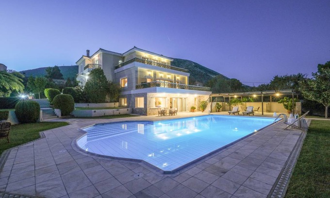 Kropia Villa | 600 m² Villa ∙ 4 bedrooms ∙ 8 guests