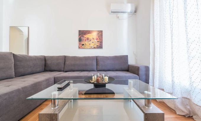 Thissio Apartment | 65 m² Apartment ∙ 2 bedrooms ∙ 4 guests