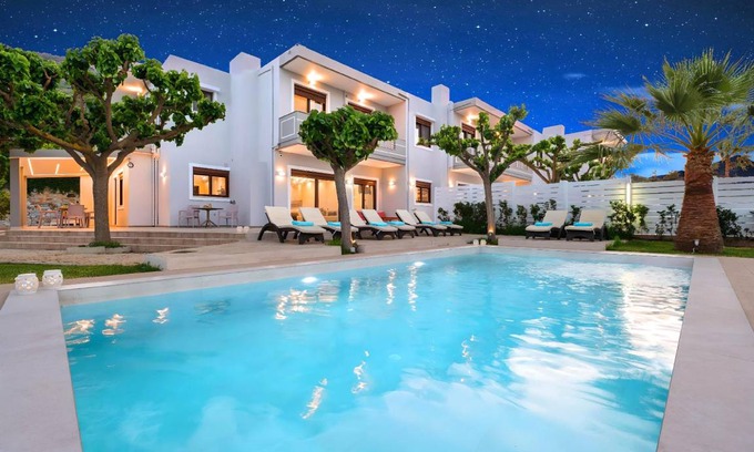 Dempla House | 660 m² House ∙ 12 bedrooms ∙ 36 guests