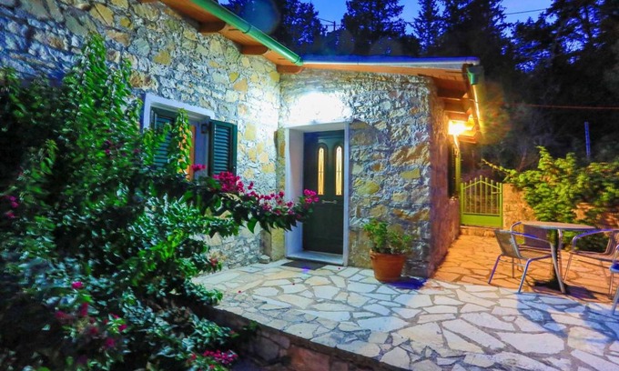 Koutsi Villa | 67 m² Villa ∙ 2 bedrooms ∙ 5 guests